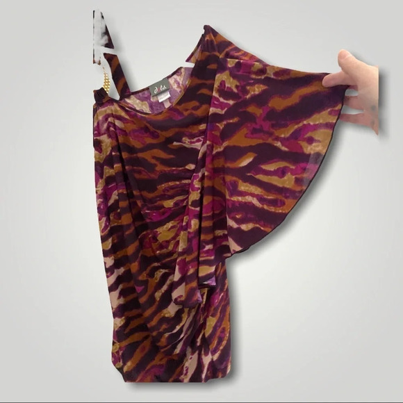 Dots Cold Shoulder Blouse - Picture 3 of 5